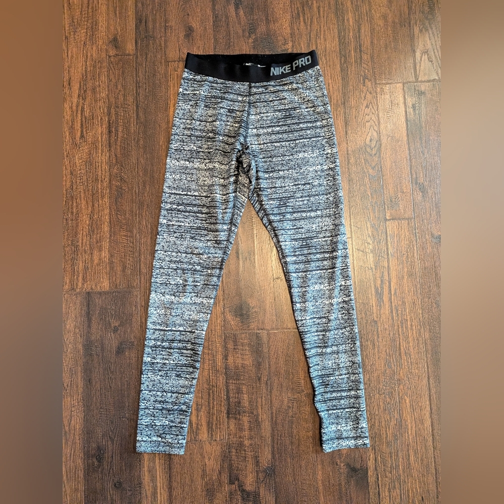 Nike Pro gray geometric striped high waisted athletic yoga leggings medium